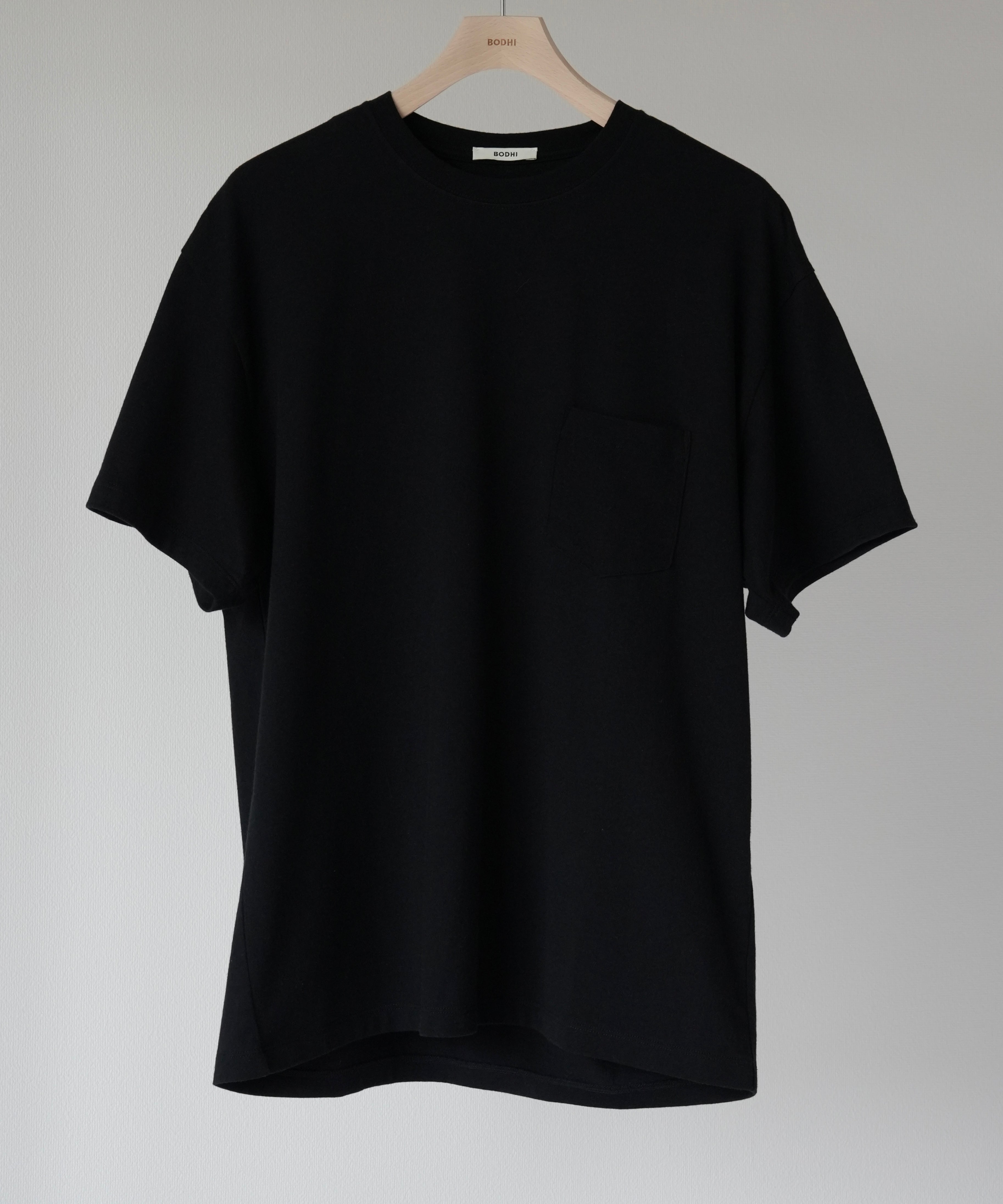 ESSENTIAL POCKET TEE