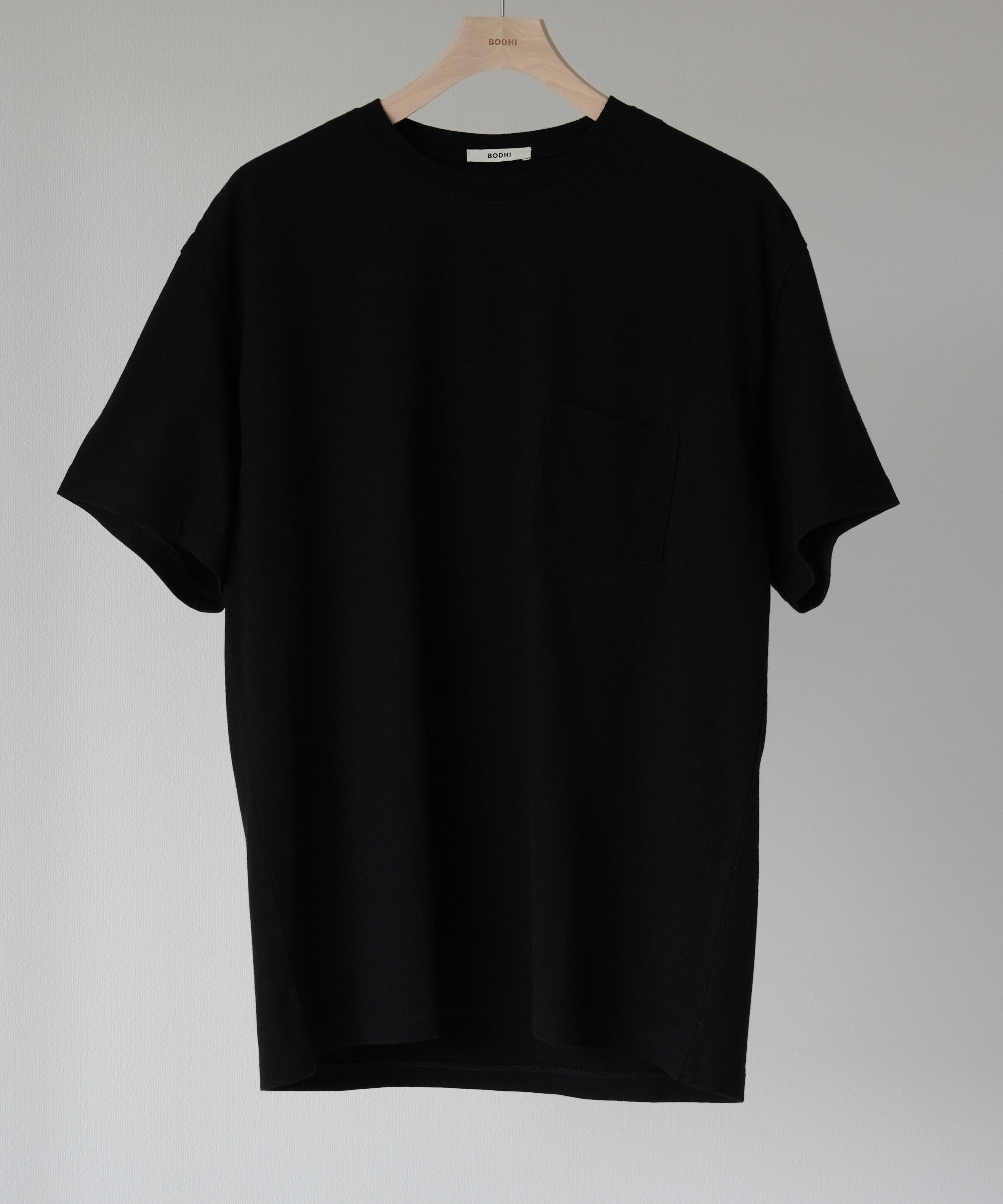 ESSENTIAL POCKET TEE